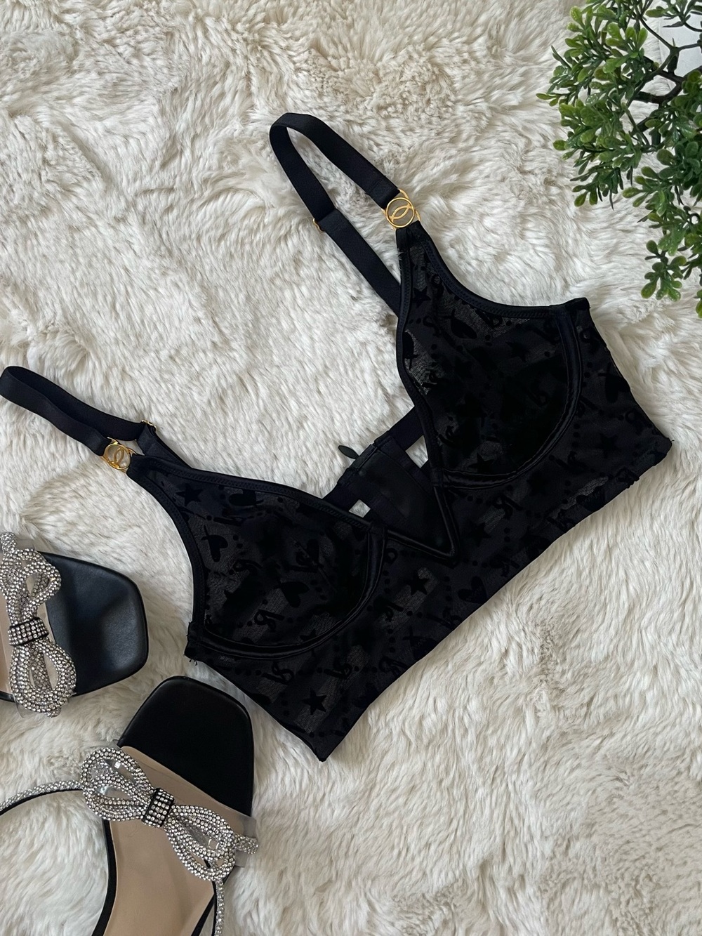 Victoria’s Secret Black Sheer Strappy Underwire Heart Bra Top – Size XS